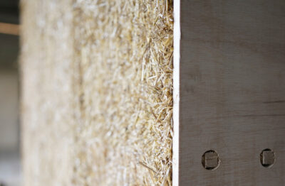 Close-up of the DTX straw insulation module from LORENZ, wooden frame with reduced wood content and straw insulation